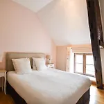 Hotel Logis Hotel-restaurant Domaine De Montecristo Et L'evasion Dantes Bourguignons