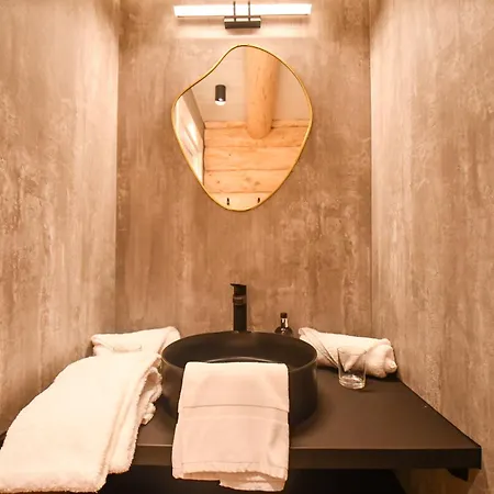 Logis Hotel-restaurant Domaine De Montecristo Et L'evasion Dantes 3*