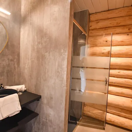 Logis Hotel-restaurant Domaine De Montecristo Et L'evasion Dantes 3* Bourguignons