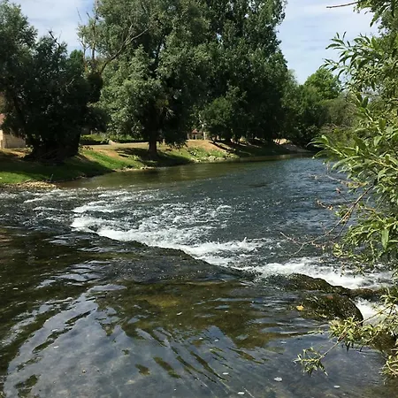 فندق Logis Hotel-restaurant Domaine De Montecristo Et L'evasion Dantes 3*