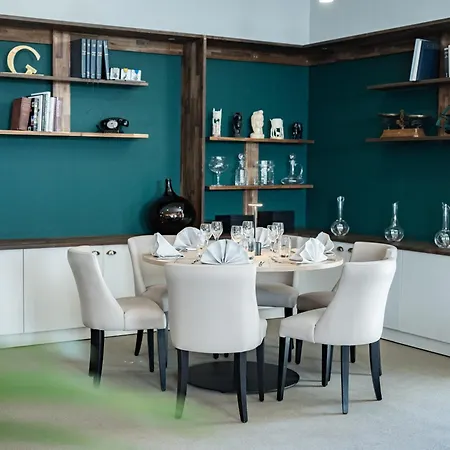 Logis Hotel-restaurant Domaine De Montecristo Et L'evasion Dantes