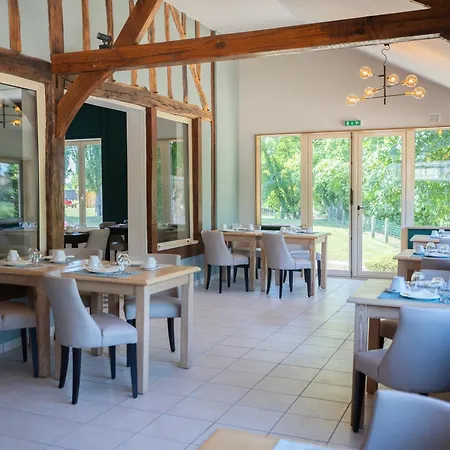 فندق Logis Hotel-restaurant Domaine De Montecristo Et L'evasion Dantes Bourguignons