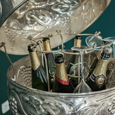 Logis Hotel-restaurant Domaine De Montecristo Et L'evasion Dantes 3*