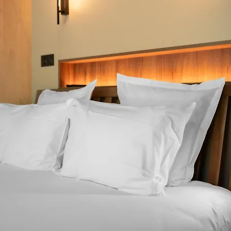 Logis Hotel-restaurant Domaine De Montecristo Et L'evasion Dantes فندق