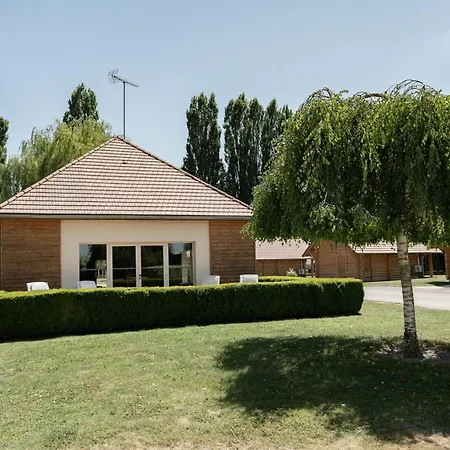 Logis Hotel-restaurant Domaine De Montecristo Et L'evasion Dantes فندق Bourguignons