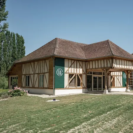Hotel Logis Hôtel-restaurant Domaine De Montecristo Et L'évasion Dantès
