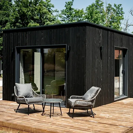 فندق Logis Hotel-restaurant Domaine De Montecristo Et L'evasion Dantes 3*