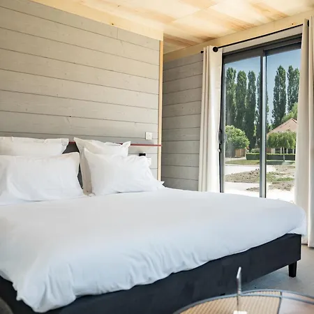 Logis Hotel-restaurant Domaine De Montecristo Et L'evasion Dantes