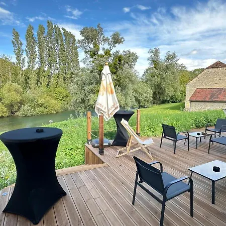 Hotel Logis Hotel-restaurant Domaine De Montecristo Et L'evasion Dantes 3*