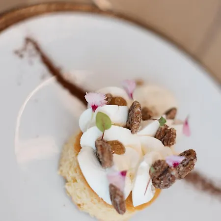 Logis Hotel-restaurant Domaine De Montecristo Et L'evasion Dantes Bourguignons